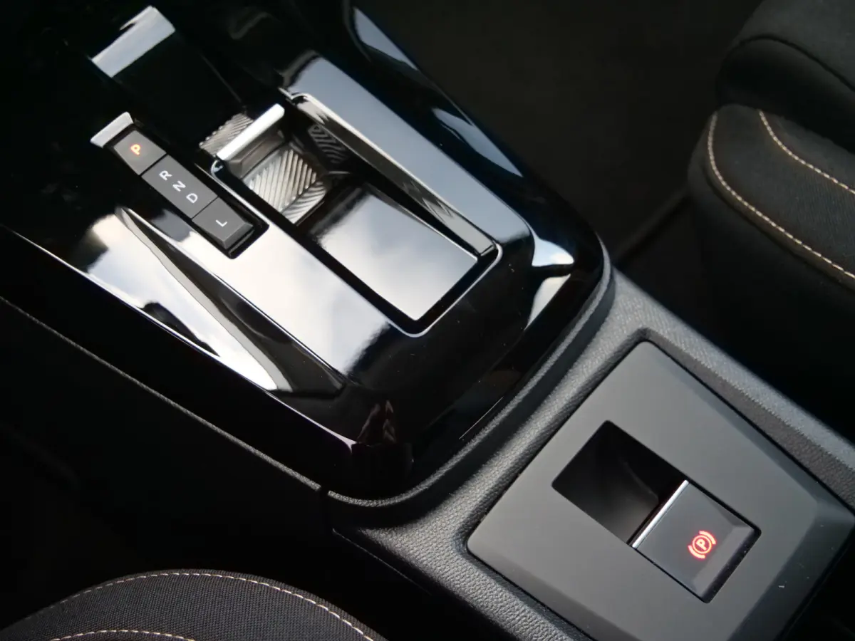 1.2 Hybrid 145pk Plus Apple Carplay / Camera / DAB / 17 inch