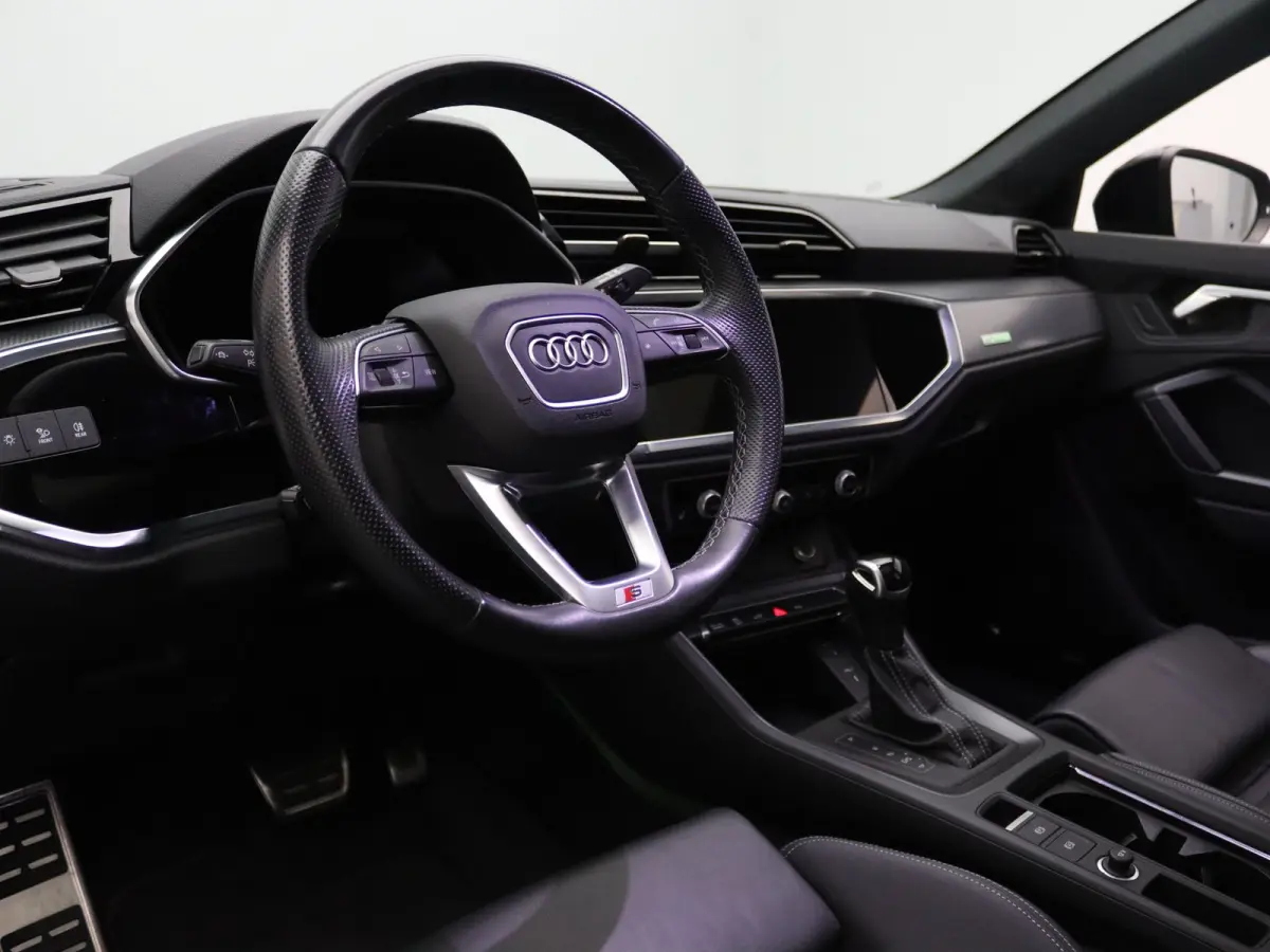245pk TFSI e S Edition Apple Carplay/Android Auto | Climate
