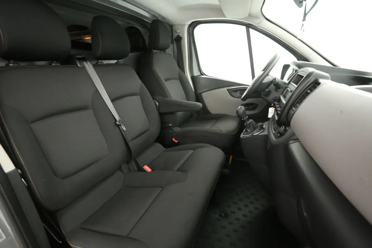1.6 dCi T27 L1H1 | Airco | Cruise | 3 Zits | Trekhaak | Parkeersensoren