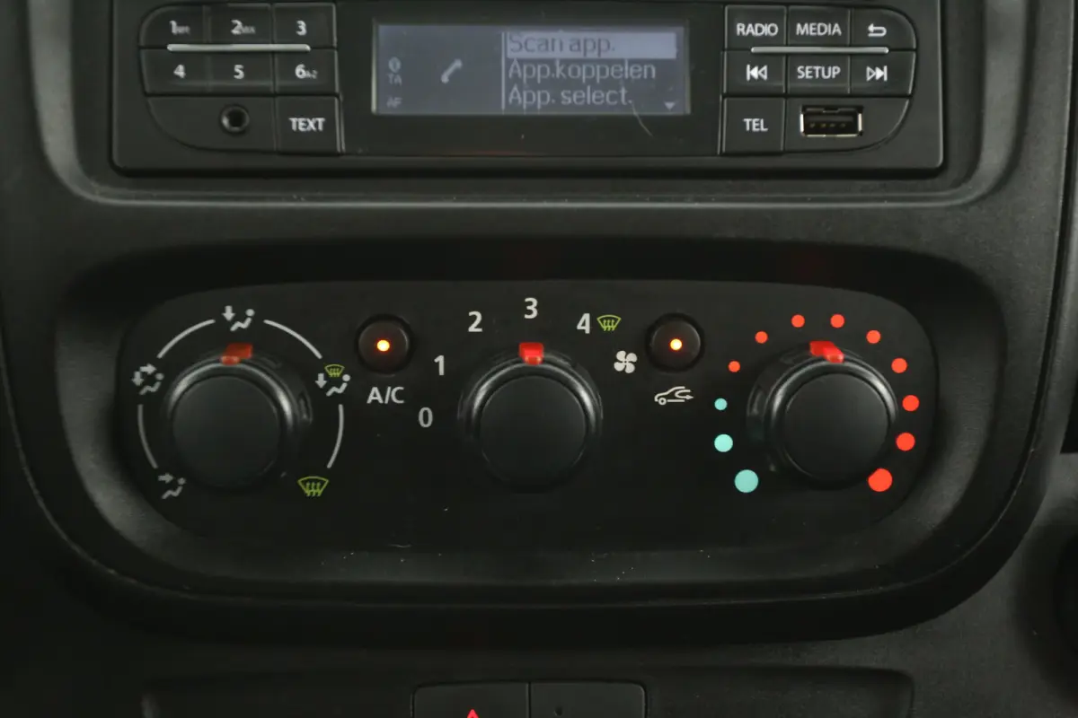1.6 dCi T27 L1H1 | Airco | Cruise | 3 Zits | Trekhaak | Parkeersensoren