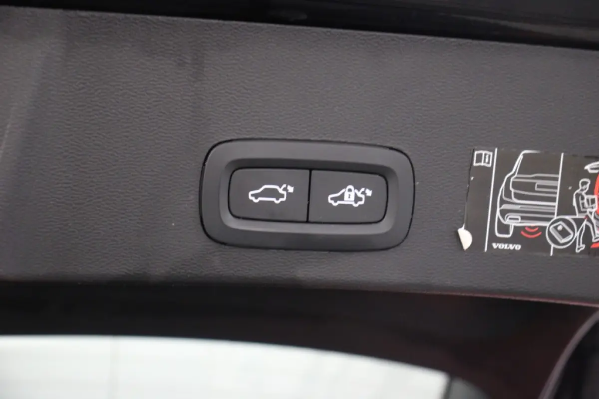 P8 AWD R-Design - Carplay, Camera, Stoelverw. Afn. Trekhaak, SOH 91,72%