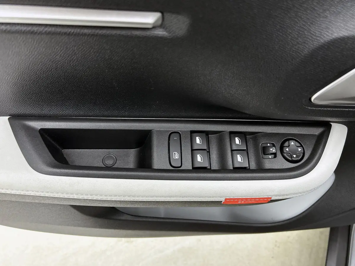Max Hybrid 110pk Automaat | Navigatie | Achteruitrijcamera | Climate Control | Cruise Control | Parkeersensoren | Bluetooth | Draadloze Apple Carplay / Android Auto | Comfortstoelen | Elektr