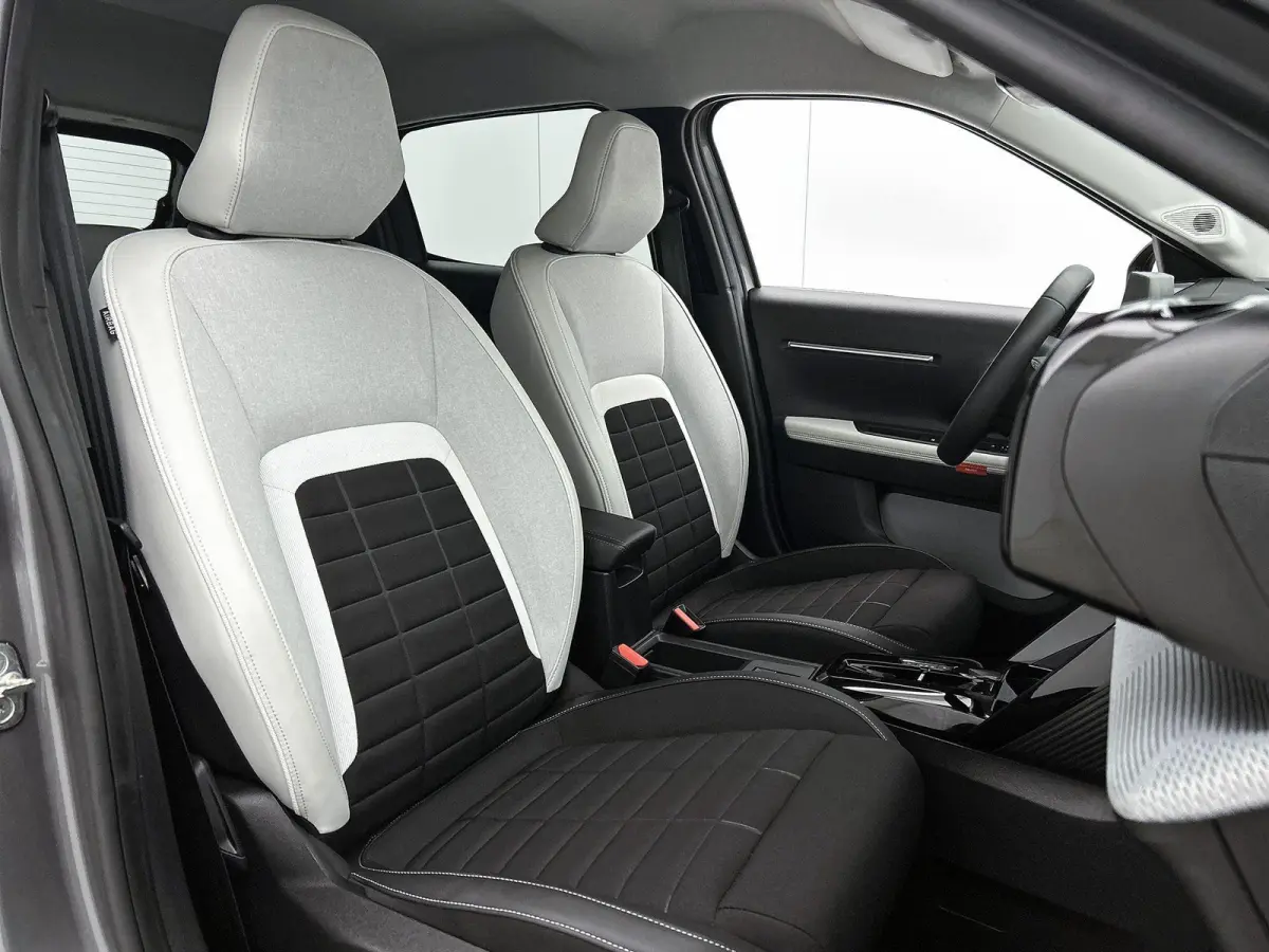 Max Hybrid 110pk Automaat | Navigatie | Achteruitrijcamera | Climate Control | Cruise Control | Parkeersensoren | Bluetooth | Draadloze Apple Carplay / Android Auto | Comfortstoelen | Elektr