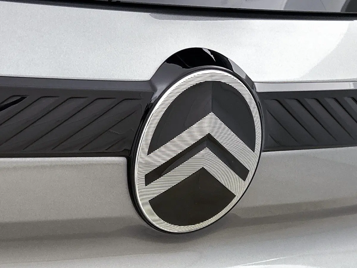 Max Hybrid 110pk Automaat | Navigatie | Achteruitrijcamera | Climate Control | Cruise Control | Parkeersensoren | Bluetooth | Draadloze Apple Carplay / Android Auto | Comfortstoelen | Elektr