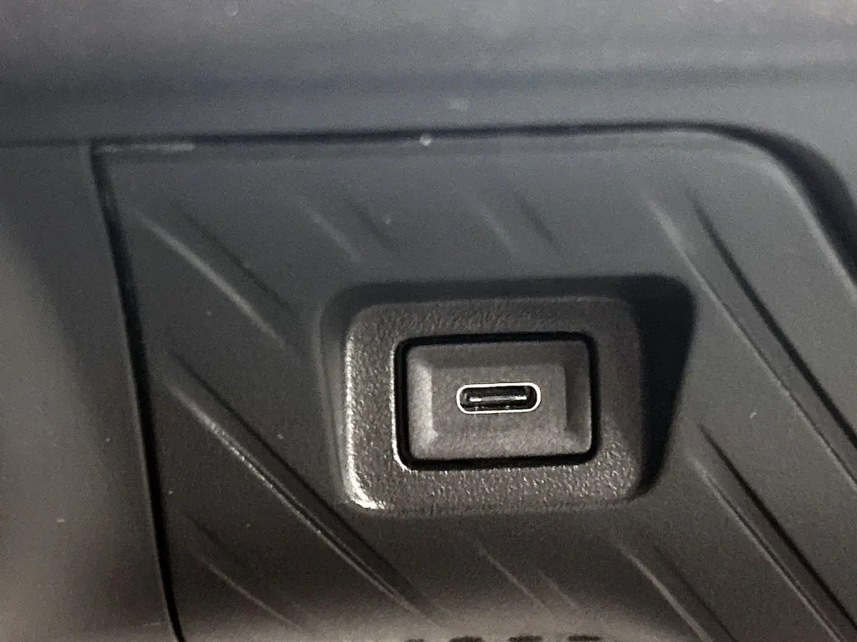 Max Hybrid 110pk Automaat | Navigatie | Achteruitrijcamera | Climate Control | Cruise Control | Parkeersensoren | Bluetooth | Draadloze Apple Carplay / Android Auto | Comfortstoelen | Elektr