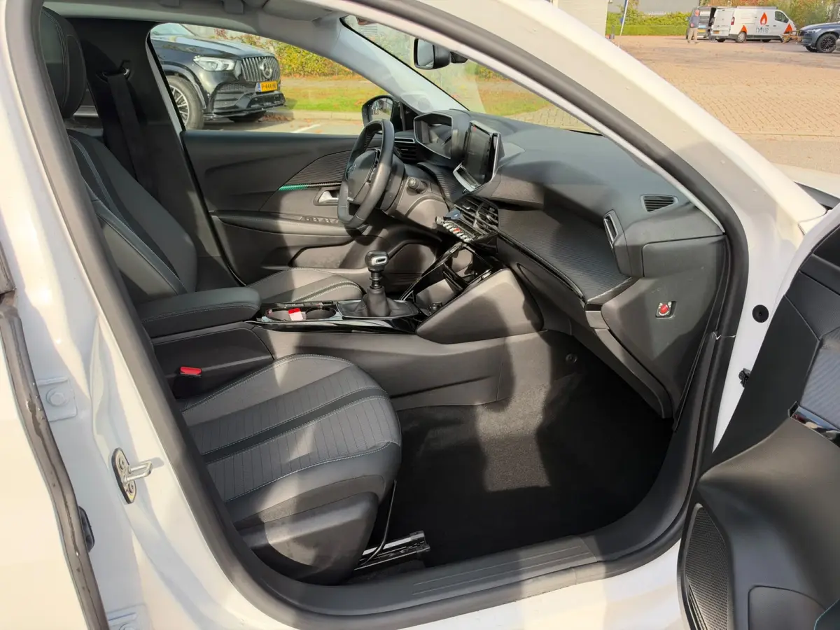 1.2 PureTech Allure,Panodak, Navi, Camera, Keyless, Stoel verwarming, 1ste eigenaar, INC BTW, Nieuwstaat