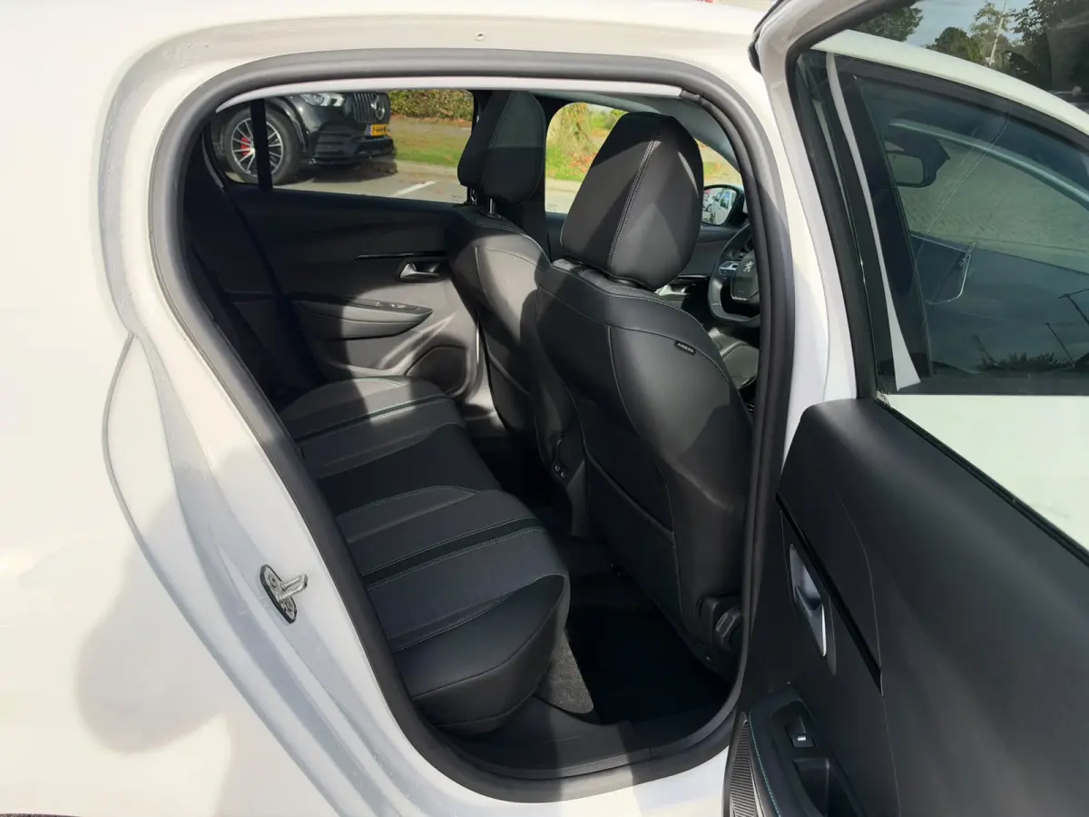 1.2 PureTech Allure,Panodak, Navi, Camera, Keyless, Stoel verwarming, 1ste eigenaar, INC BTW, Nieuwstaat