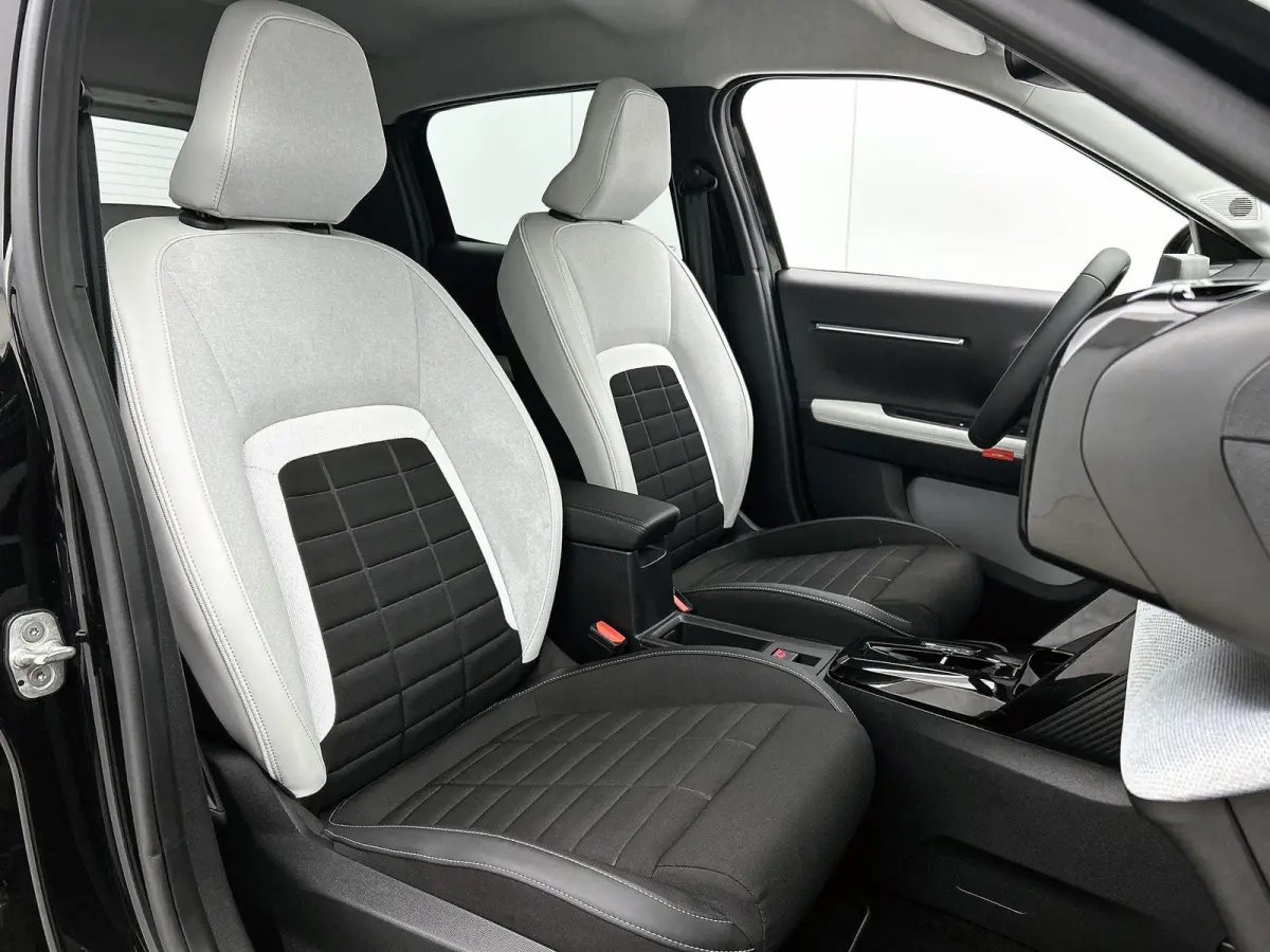 Max Comfort Range 44 kWh 113pk | Accu 95% | 3-fase laden | Lage kilometerstand | Navigatie | Achteruitrijcamera | Climate Control | Cruise Control | Parkeersensoren | Bluetooth | Draadloze A