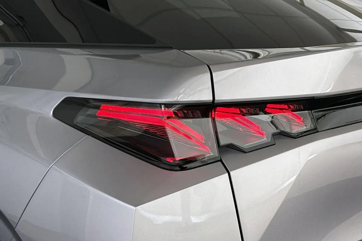 1.2 Hybrid 145 GT Stuur-Stoelverwarming 360 Camera Keyless