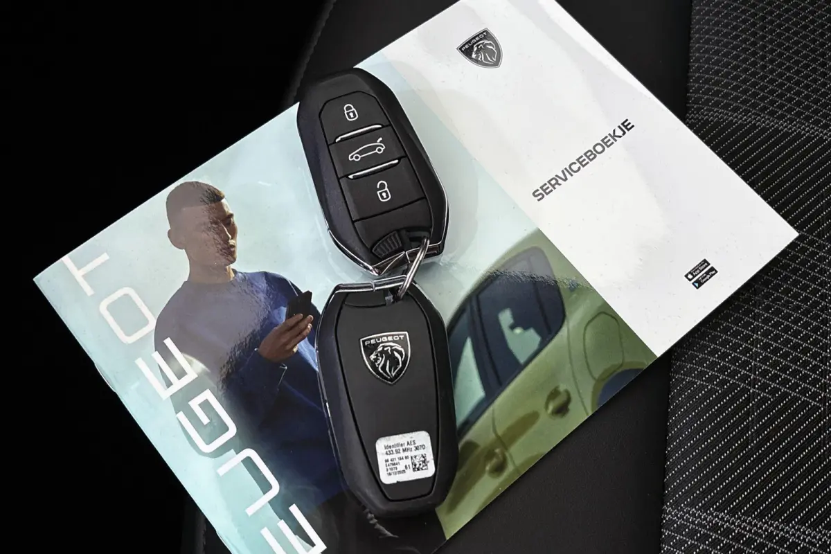 1.2 Hybrid 145 GT Stuur-Stoelverwarming 360 Camera Keyless