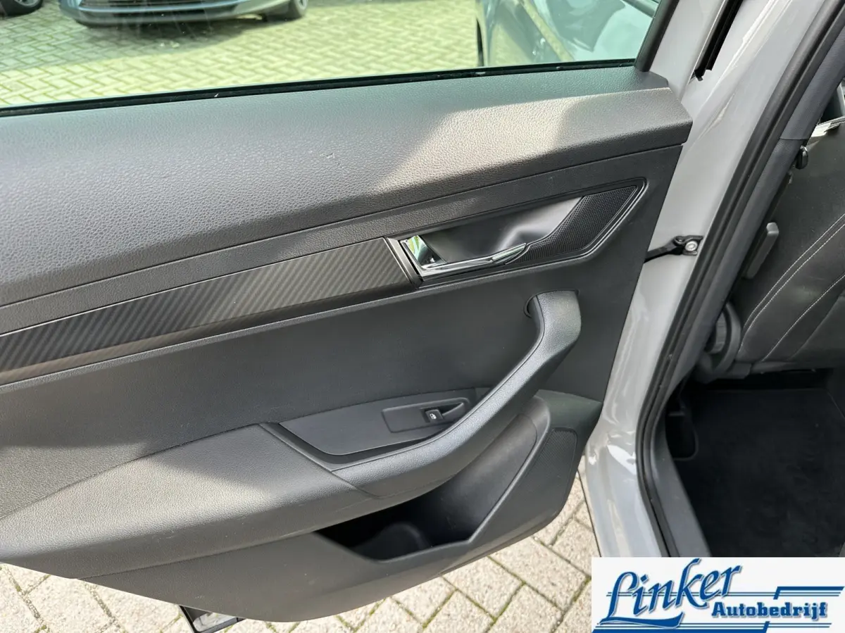 1.5 TSI ACT Sportline Business - PANO TREKH CAMERA