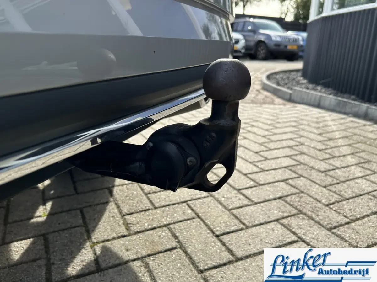 1.5 TSI ACT Sportline Business - PANO TREKH CAMERA
