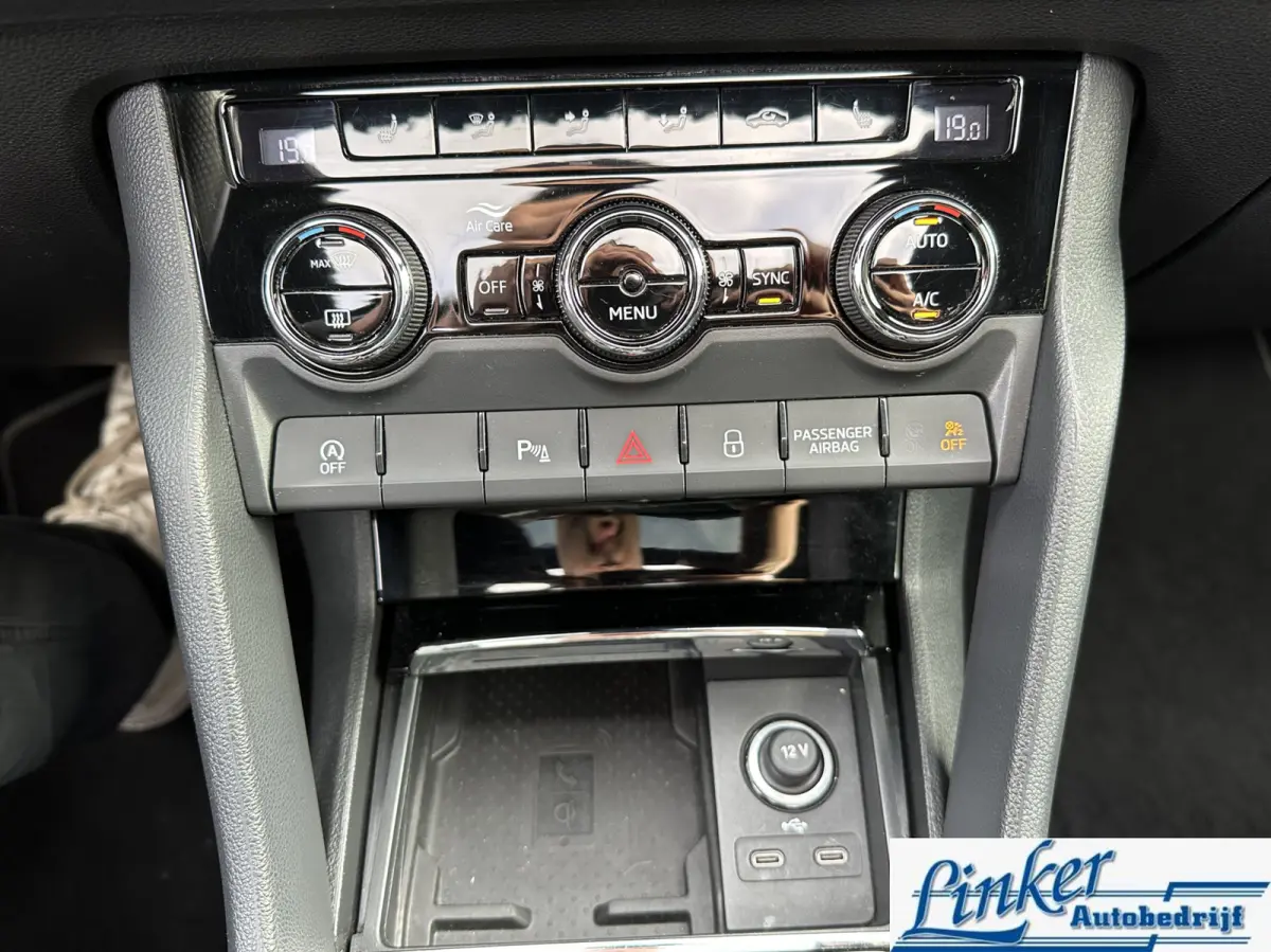 1.5 TSI ACT Sportline Business - PANO TREKH CAMERA