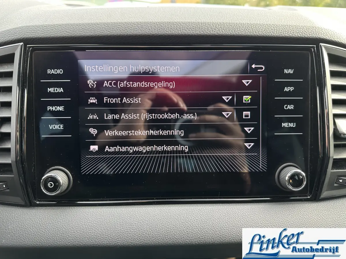 1.5 TSI ACT Sportline Business - PANO TREKH CAMERA