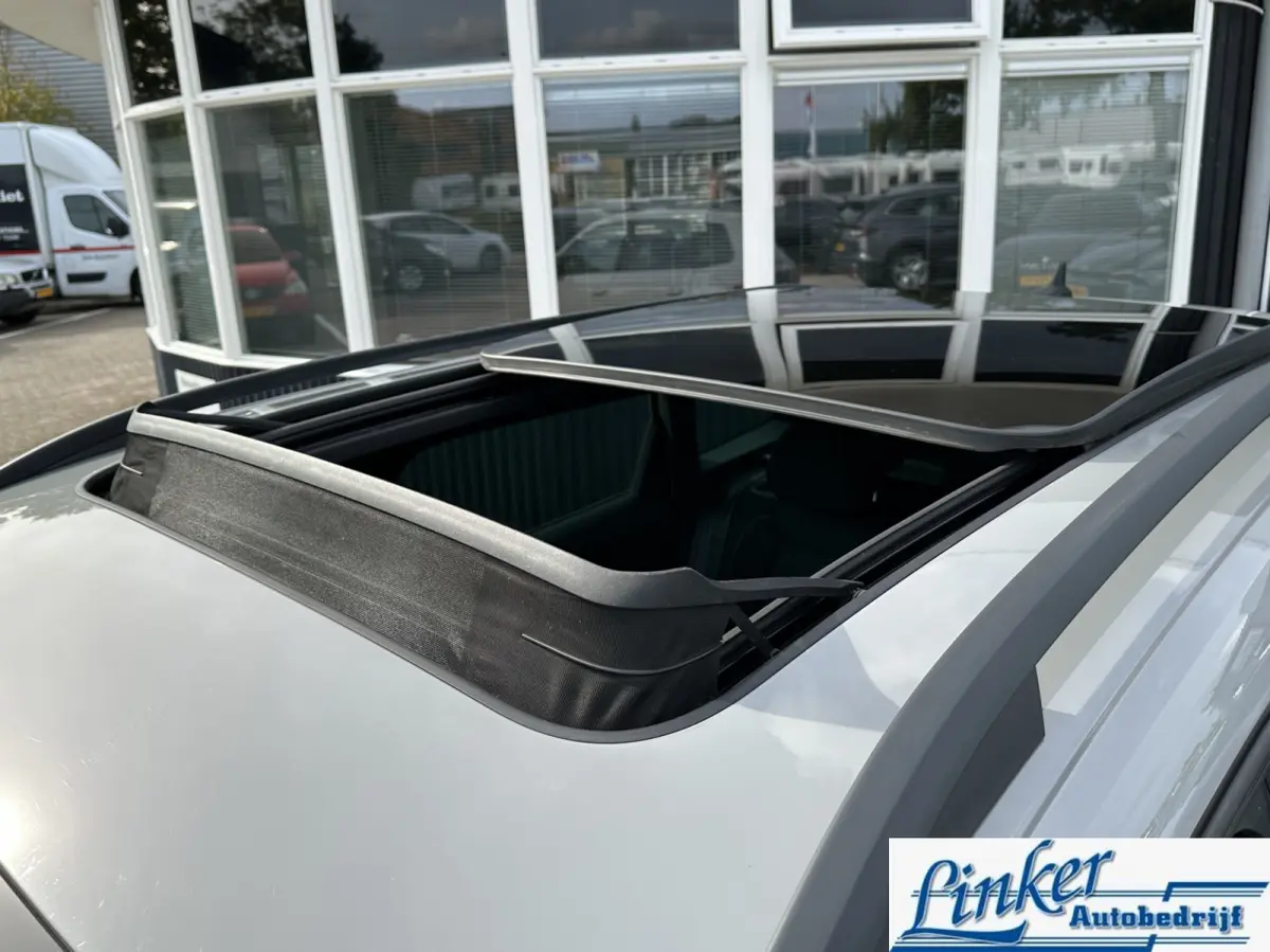 1.5 TSI ACT Sportline Business - PANO TREKH CAMERA