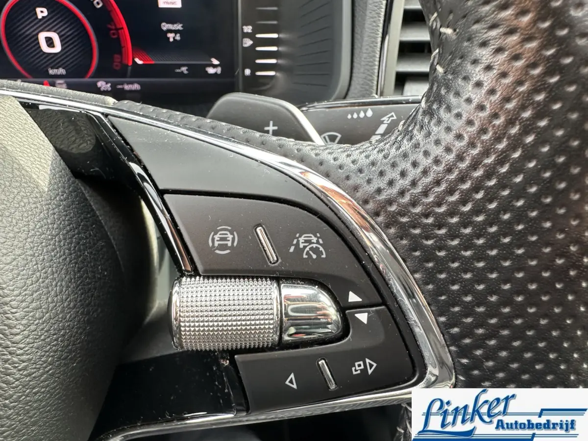 1.5 TSI ACT Sportline Business - PANO TREKH CAMERA