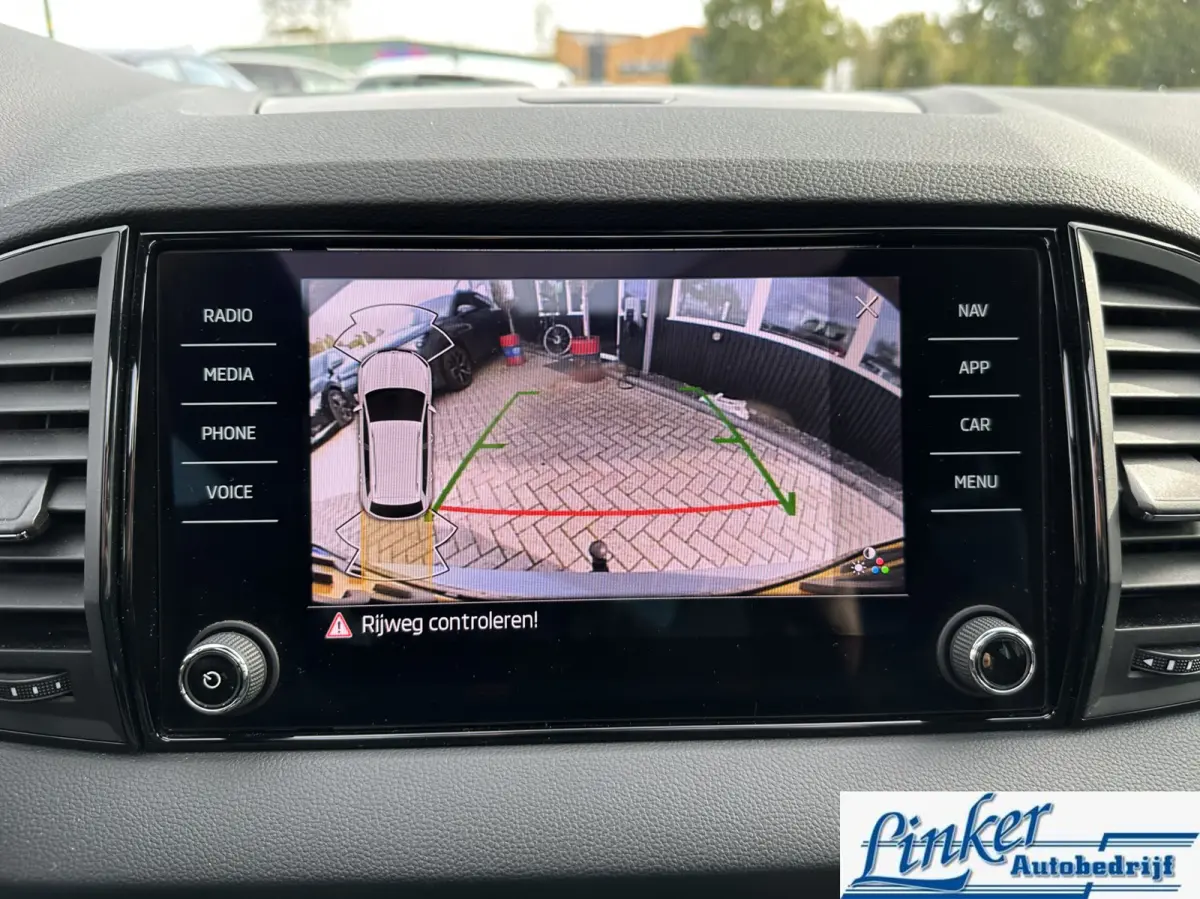 1.5 TSI ACT Sportline Business - PANO TREKH CAMERA