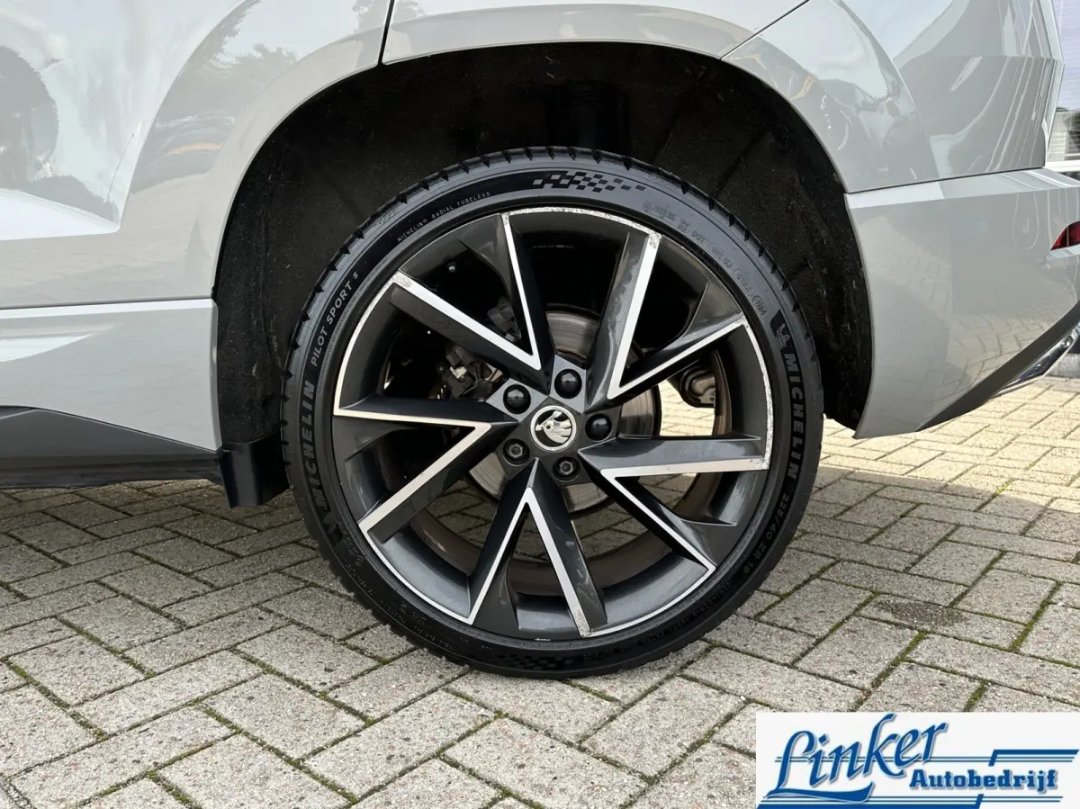 1.5 TSI ACT Sportline Business - PANO TREKH CAMERA