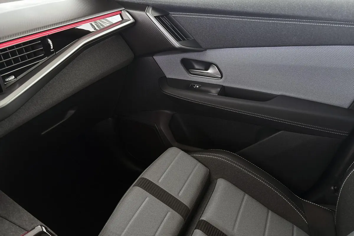 1.6 Turbo Plug-in-Hybrid GS Pano FOCAL 360 Head-Up Stuur-Stoelverwarming