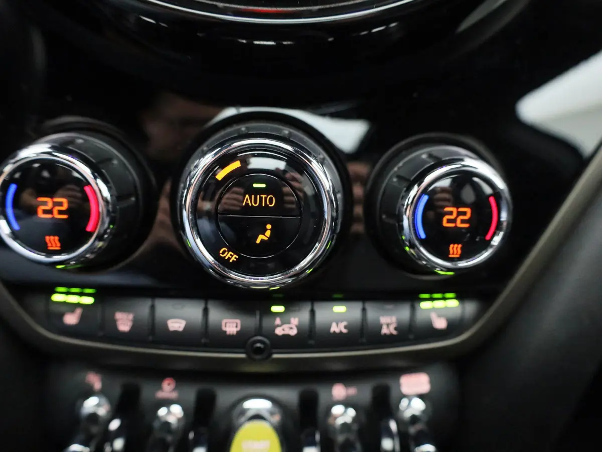 1.5 Cooper ALL4 Chili | HEAD-UP DISPLAY | ELEKTRISCHE ACHTERKLEP | LEDEREN BEKLEDING | STOELVERWARMING | APPLE CARPLAY - ANDROID AUTO | LED VERLICHTING | CLIMATE CONTROL | ACHTERUITRIJCAMERA