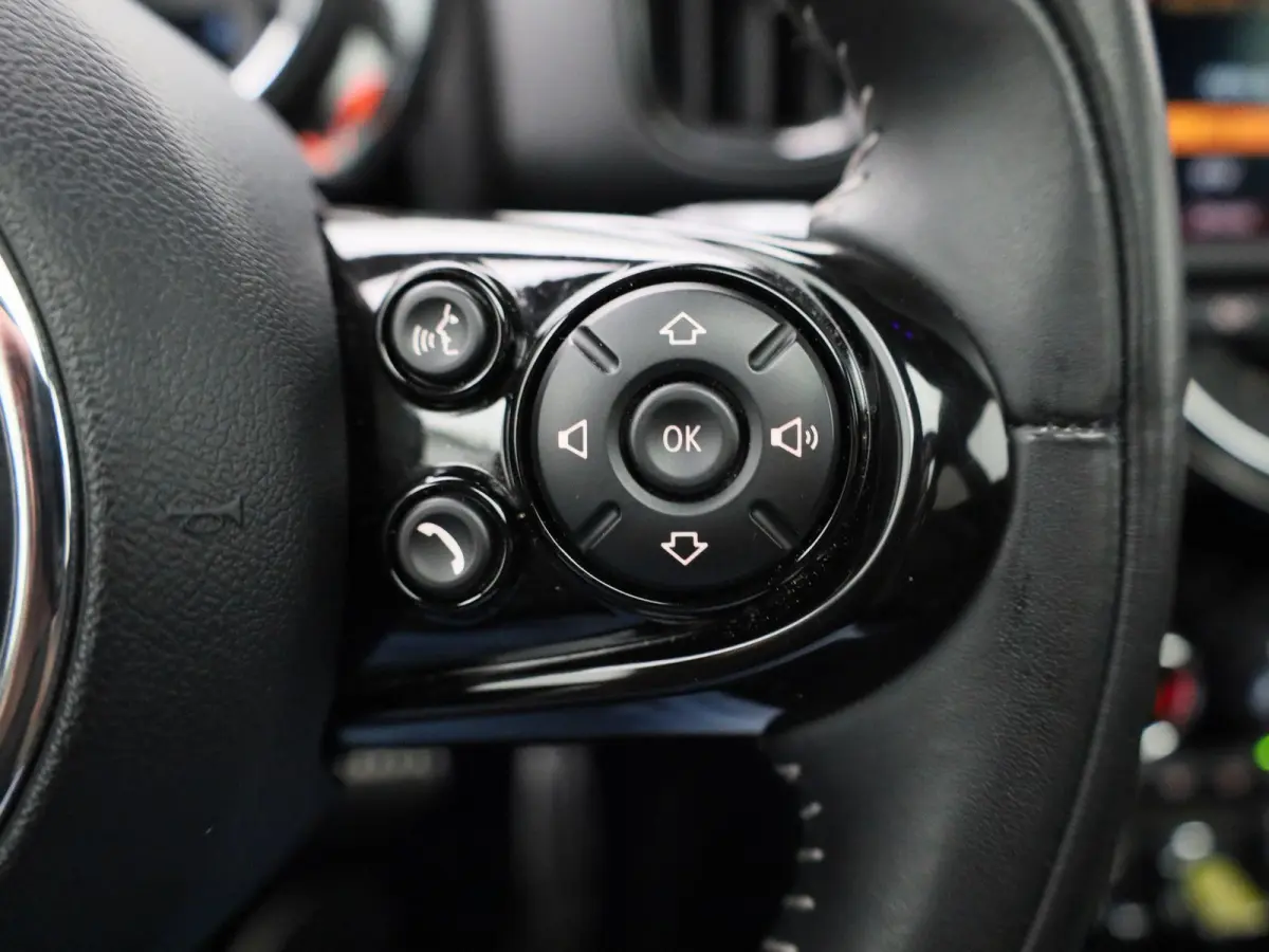 1.5 Cooper ALL4 Chili | HEAD-UP DISPLAY | ELEKTRISCHE ACHTERKLEP | LEDEREN BEKLEDING | STOELVERWARMING | APPLE CARPLAY - ANDROID AUTO | LED VERLICHTING | CLIMATE CONTROL | ACHTERUITRIJCAMERA