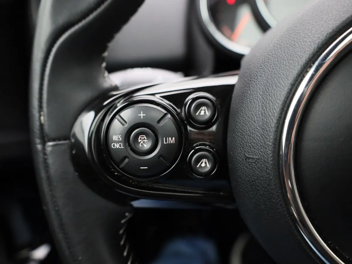 1.5 Cooper ALL4 Chili | HEAD-UP DISPLAY | ELEKTRISCHE ACHTERKLEP | LEDEREN BEKLEDING | STOELVERWARMING | APPLE CARPLAY - ANDROID AUTO | LED VERLICHTING | CLIMATE CONTROL | ACHTERUITRIJCAMERA