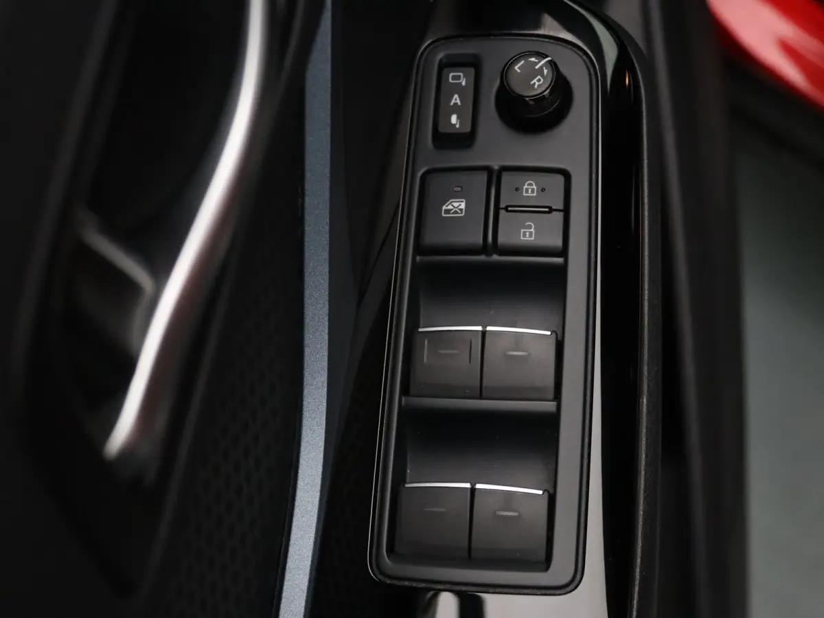 183pk Hybrid Bi-Tone Apple Carplay/Android Auto | Trekhaak afneembaar.