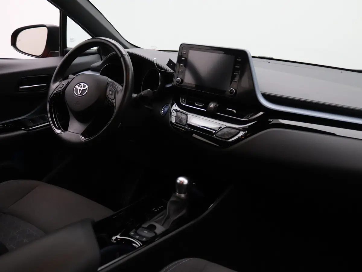 183pk Hybrid Bi-Tone Apple Carplay/Android Auto | Trekhaak afneembaar.