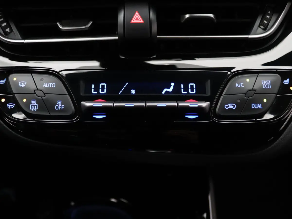 183pk Hybrid Bi-Tone Apple Carplay/Android Auto | Trekhaak afneembaar.