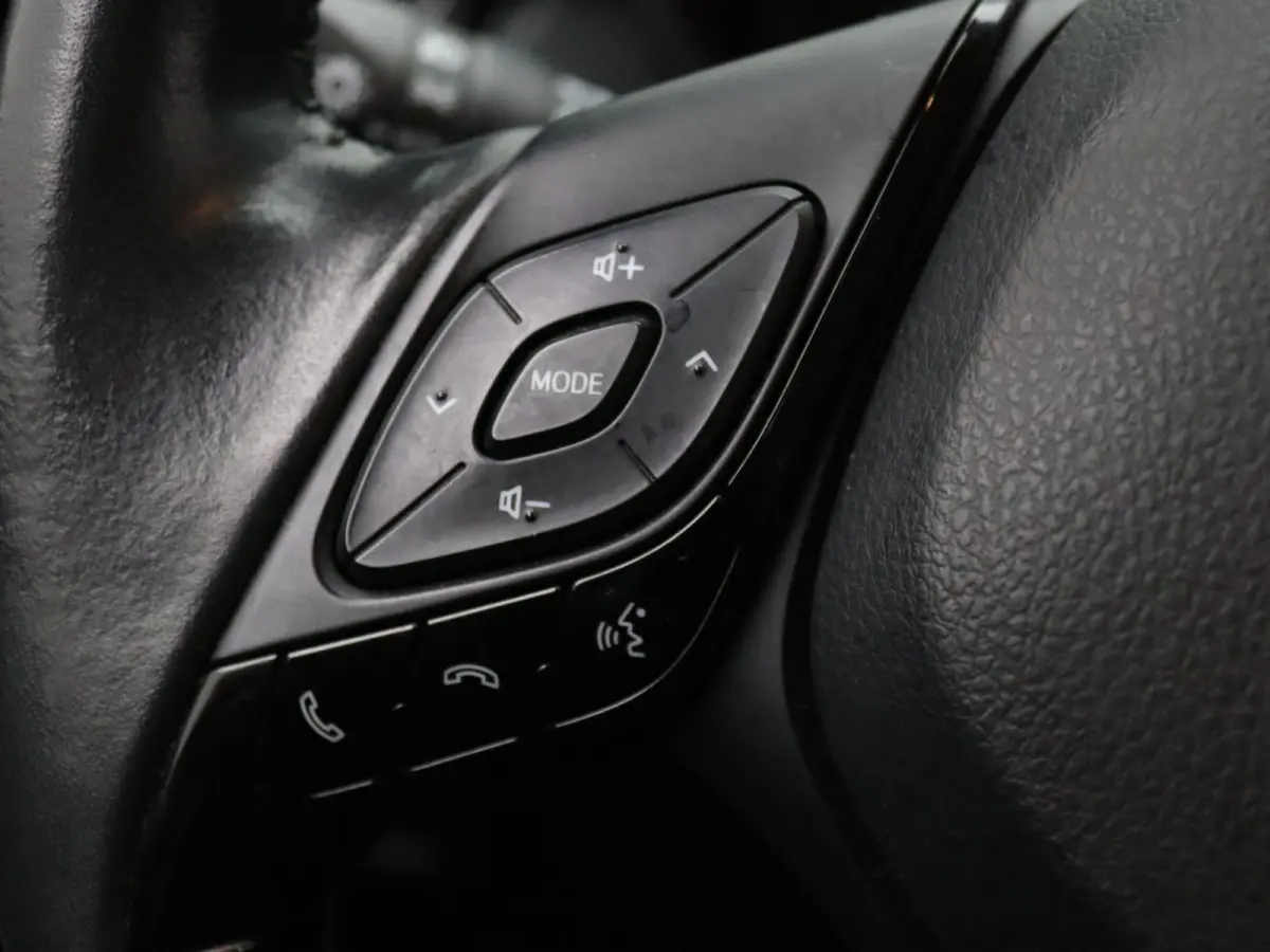 183pk Hybrid Bi-Tone Apple Carplay/Android Auto | Trekhaak afneembaar.