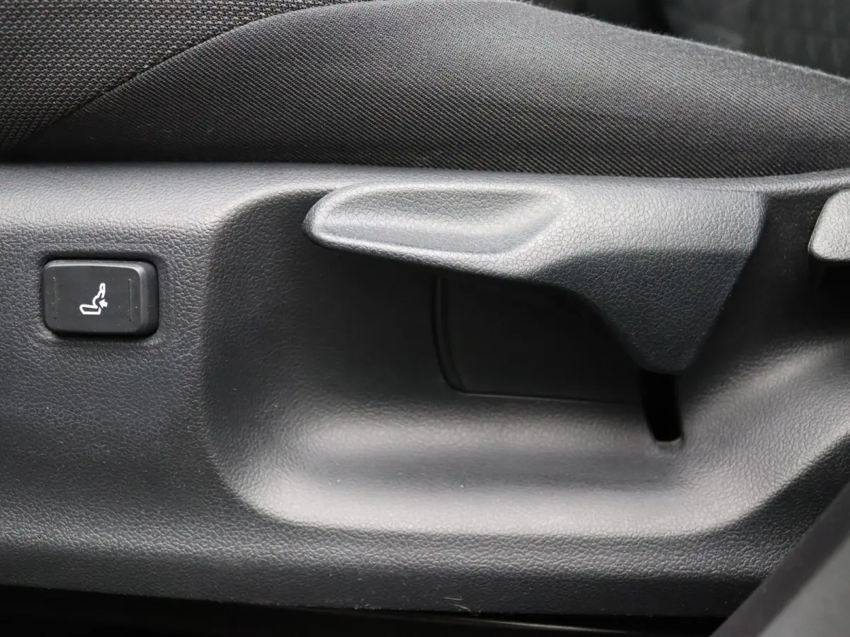 183pk Hybrid Bi-Tone Apple Carplay/Android Auto | Trekhaak afneembaar.
