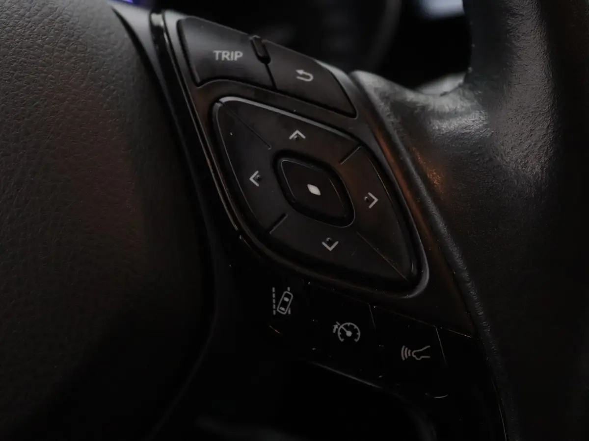 183pk Hybrid Bi-Tone Apple Carplay/Android Auto | Trekhaak afneembaar.