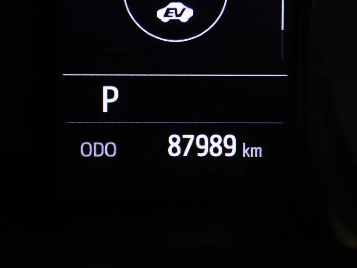 183pk Hybrid Bi-Tone Apple Carplay/Android Auto | Trekhaak afneembaar.