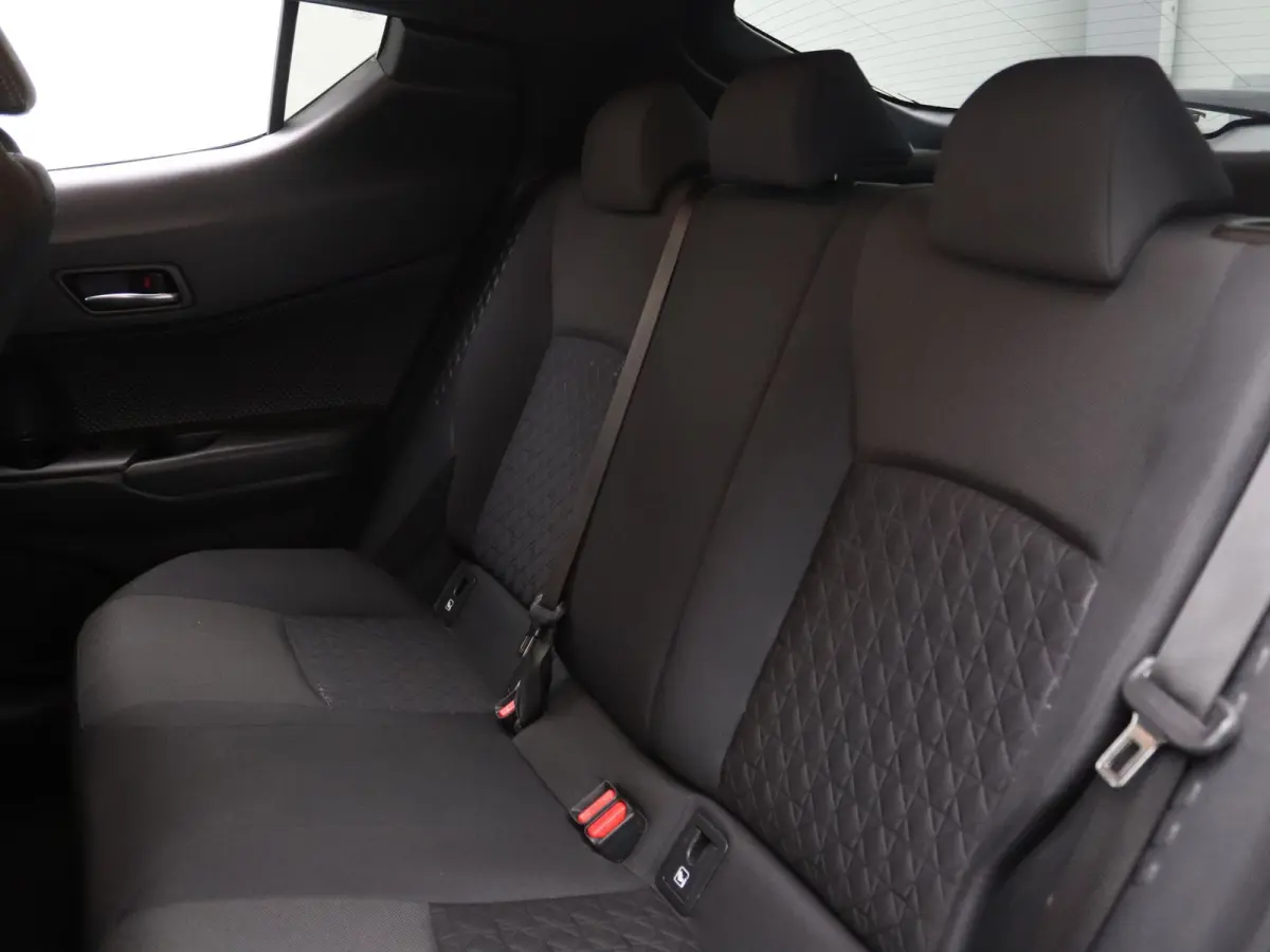183pk Hybrid Bi-Tone Apple Carplay/Android Auto | Trekhaak afneembaar.