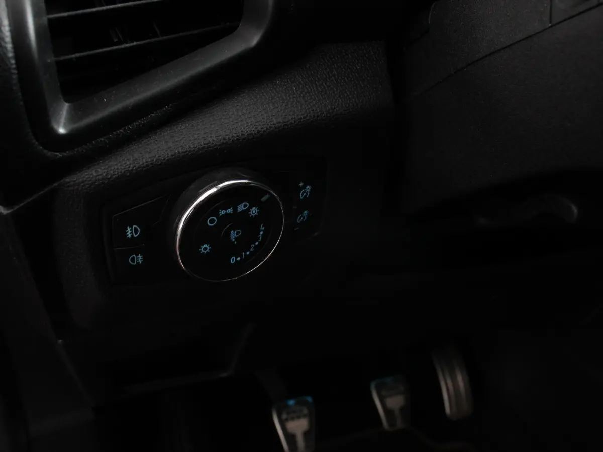 1.0 EcoBoost ST-Line Black Climate control Navigatie Parkeersensoren Camera Sfeerverlichting Lichtmetalen velgen