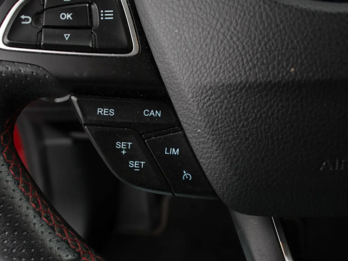 1.0 EcoBoost ST-Line Black Climate control Navigatie Parkeersensoren Camera Sfeerverlichting Lichtmetalen velgen