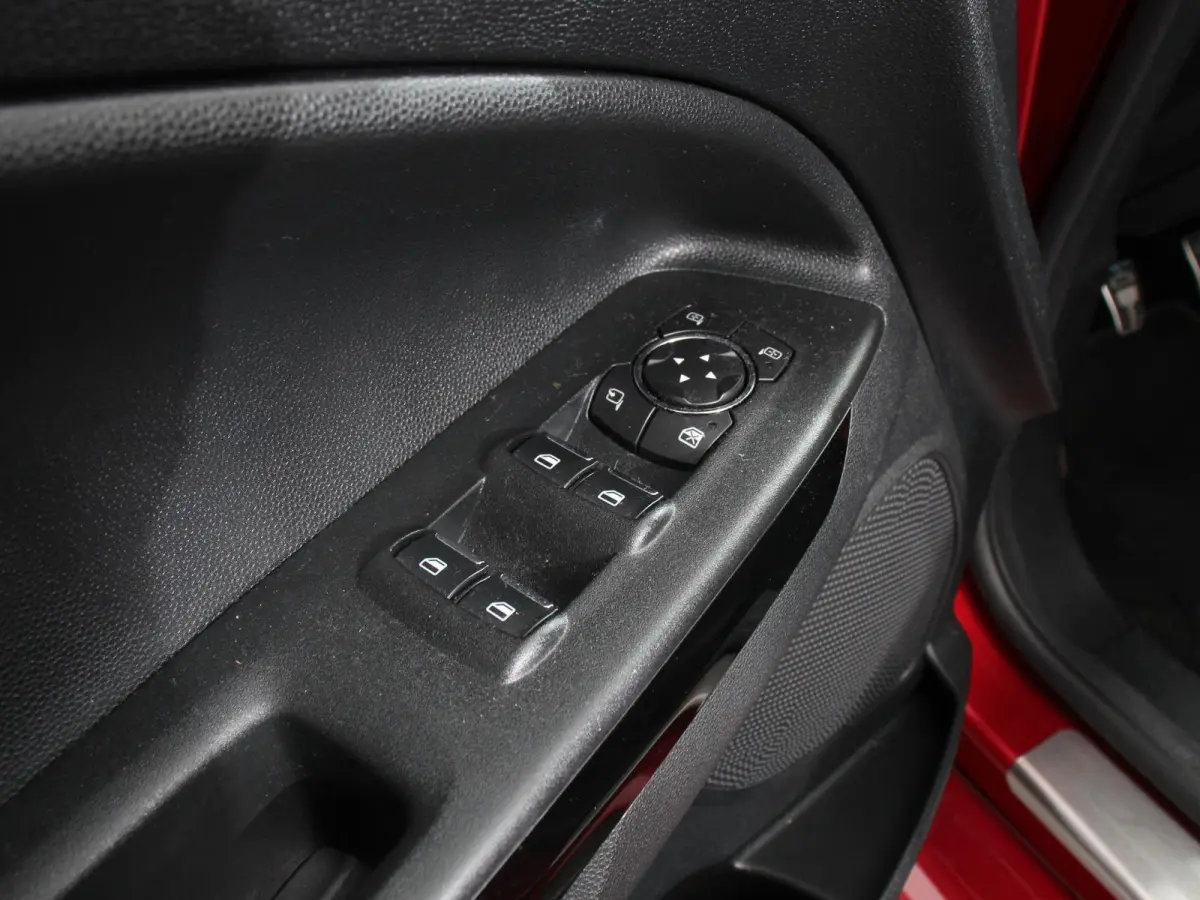 1.0 EcoBoost ST-Line Black Climate control Navigatie Parkeersensoren Camera Sfeerverlichting Lichtmetalen velgen
