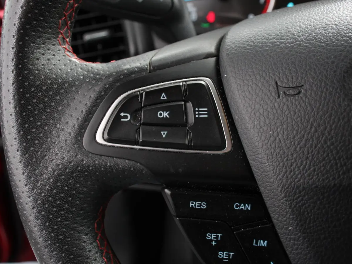 1.0 EcoBoost ST-Line Black Climate control Navigatie Parkeersensoren Camera Sfeerverlichting Lichtmetalen velgen
