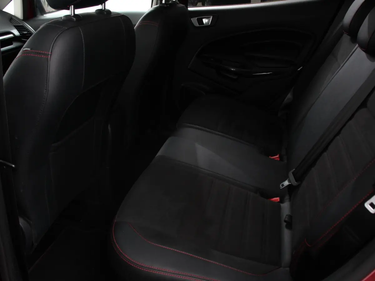 1.0 EcoBoost ST-Line Black Climate control Navigatie Parkeersensoren Camera Sfeerverlichting Lichtmetalen velgen