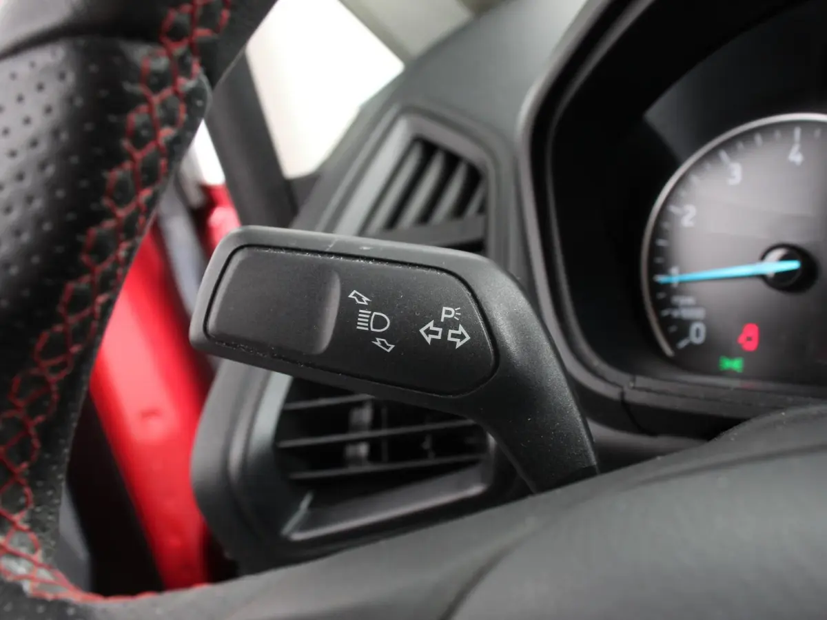 1.0 EcoBoost ST-Line Black Climate control Navigatie Parkeersensoren Camera Sfeerverlichting Lichtmetalen velgen