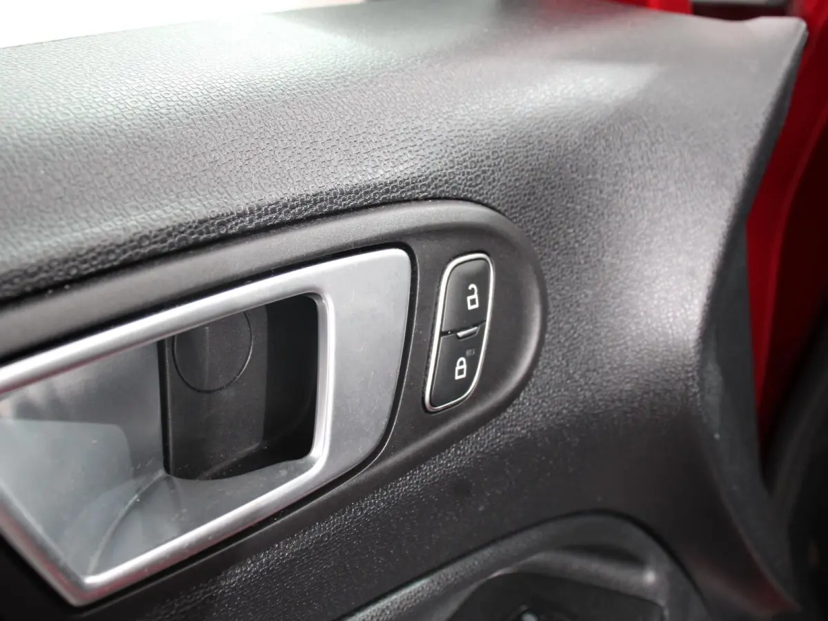 1.0 EcoBoost ST-Line Black Climate control Navigatie Parkeersensoren Camera Sfeerverlichting Lichtmetalen velgen