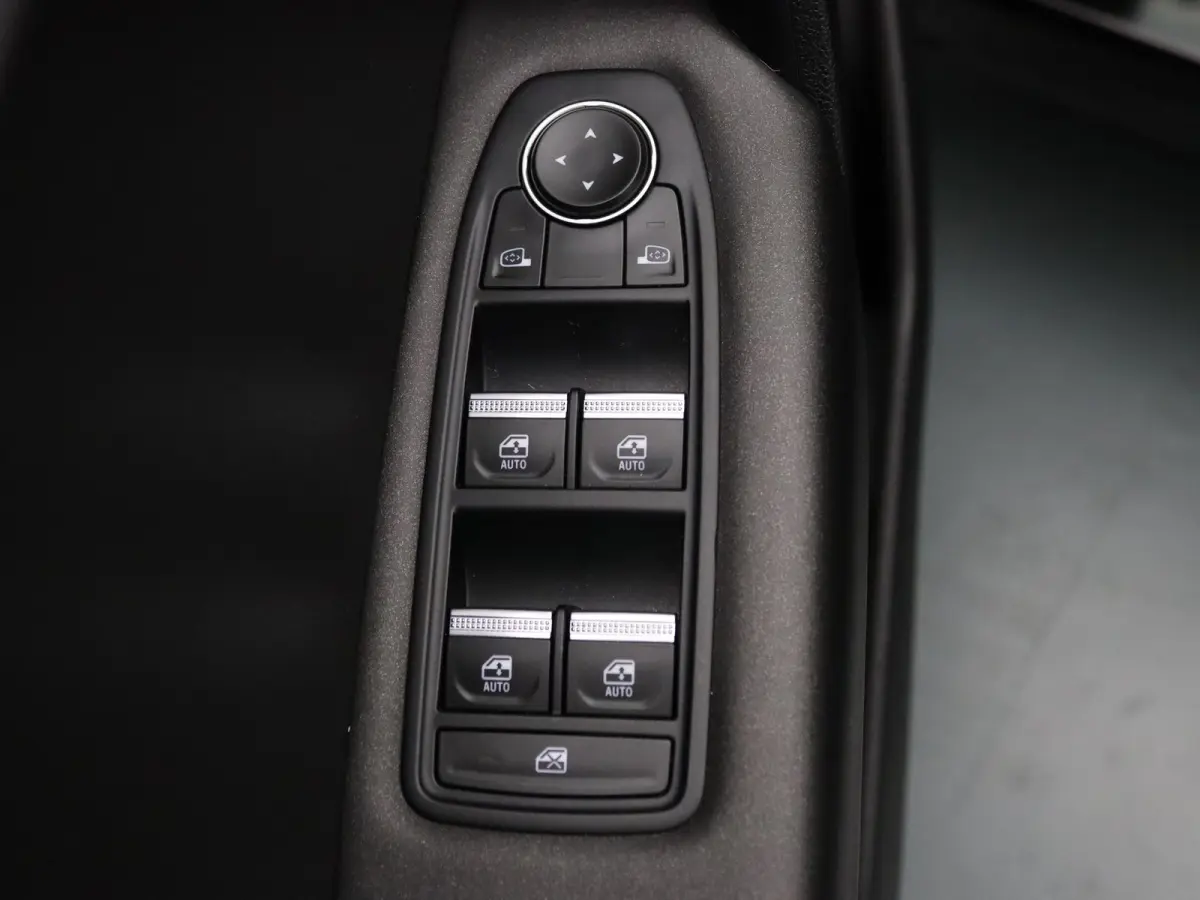 145pk E-Tech full hybrid evolution Apple Carplay/Android Auto | Climate