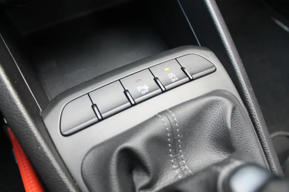 1.0 T-GDi DynamicLine | Navi | Carplay | Airco | Camera