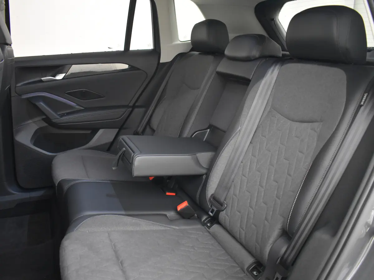 1.5 eTSI 7-DSG Life Edition Elektr. Trekhaak | Stoelverwarming l Camera l LED Plus l Cuise Control l 18" Napoli velgen