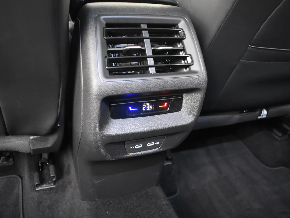 1.5 eTSI 7-DSG Life Edition Elektr. Trekhaak | Stoelverwarming l Camera l LED Plus l Cuise Control l 18" Napoli velgen