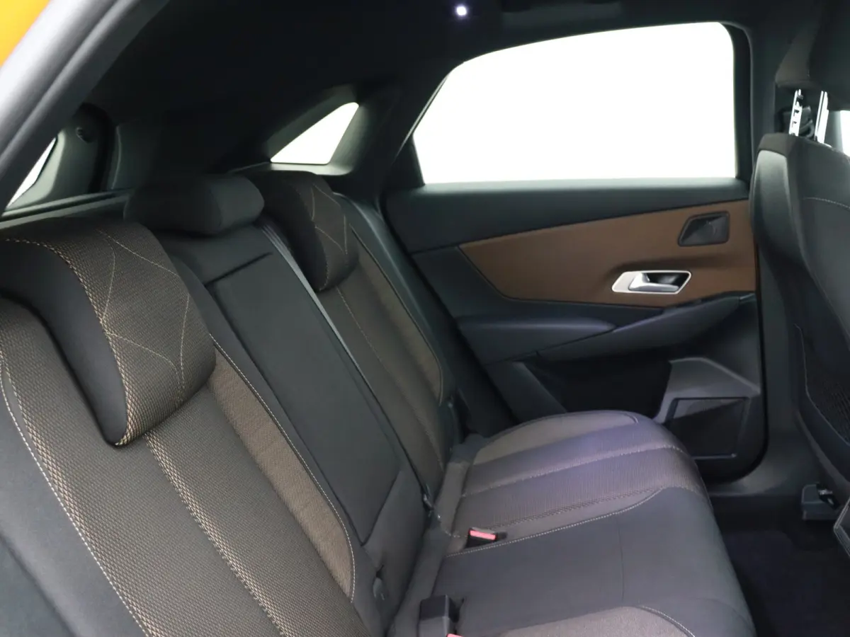 1.2 PureTech Automaat / Distributie vv 77304KM / Cruise / Navigatie / Airco / Apple-Android / Apk 03-2028