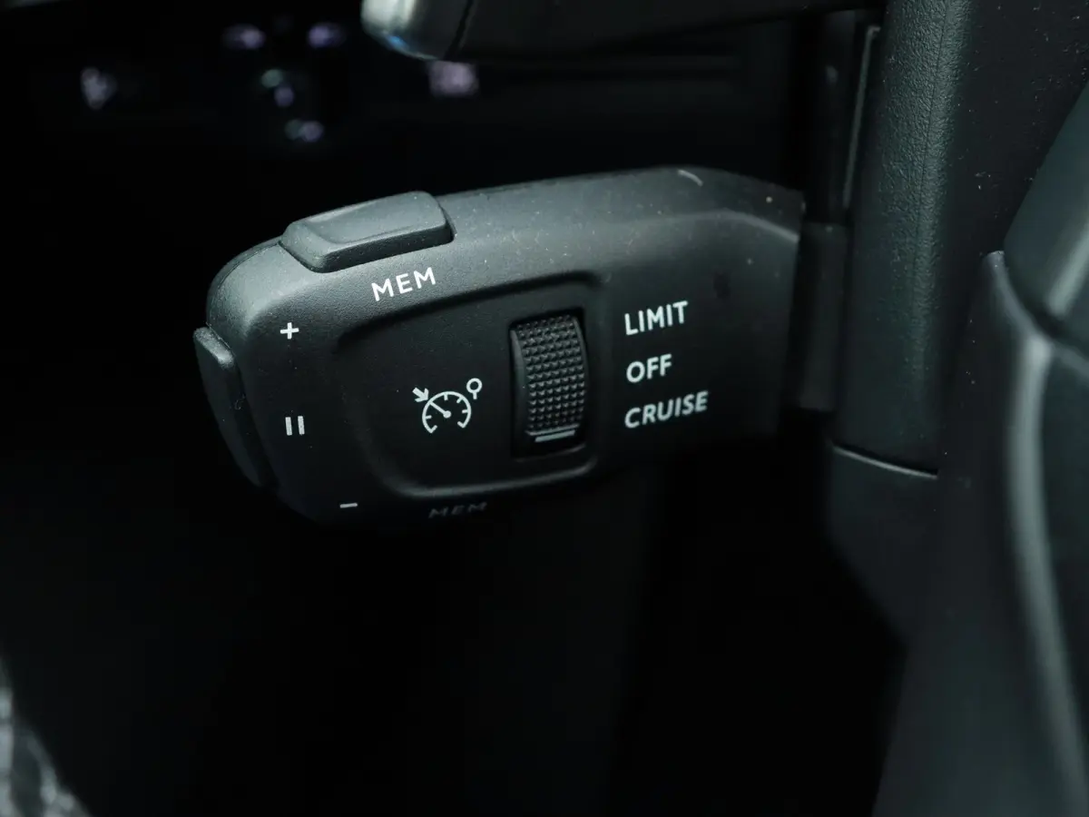 1.2 PureTech Automaat / Distributie vv 77304KM / Cruise / Navigatie / Airco / Apple-Android / Apk 03-2028