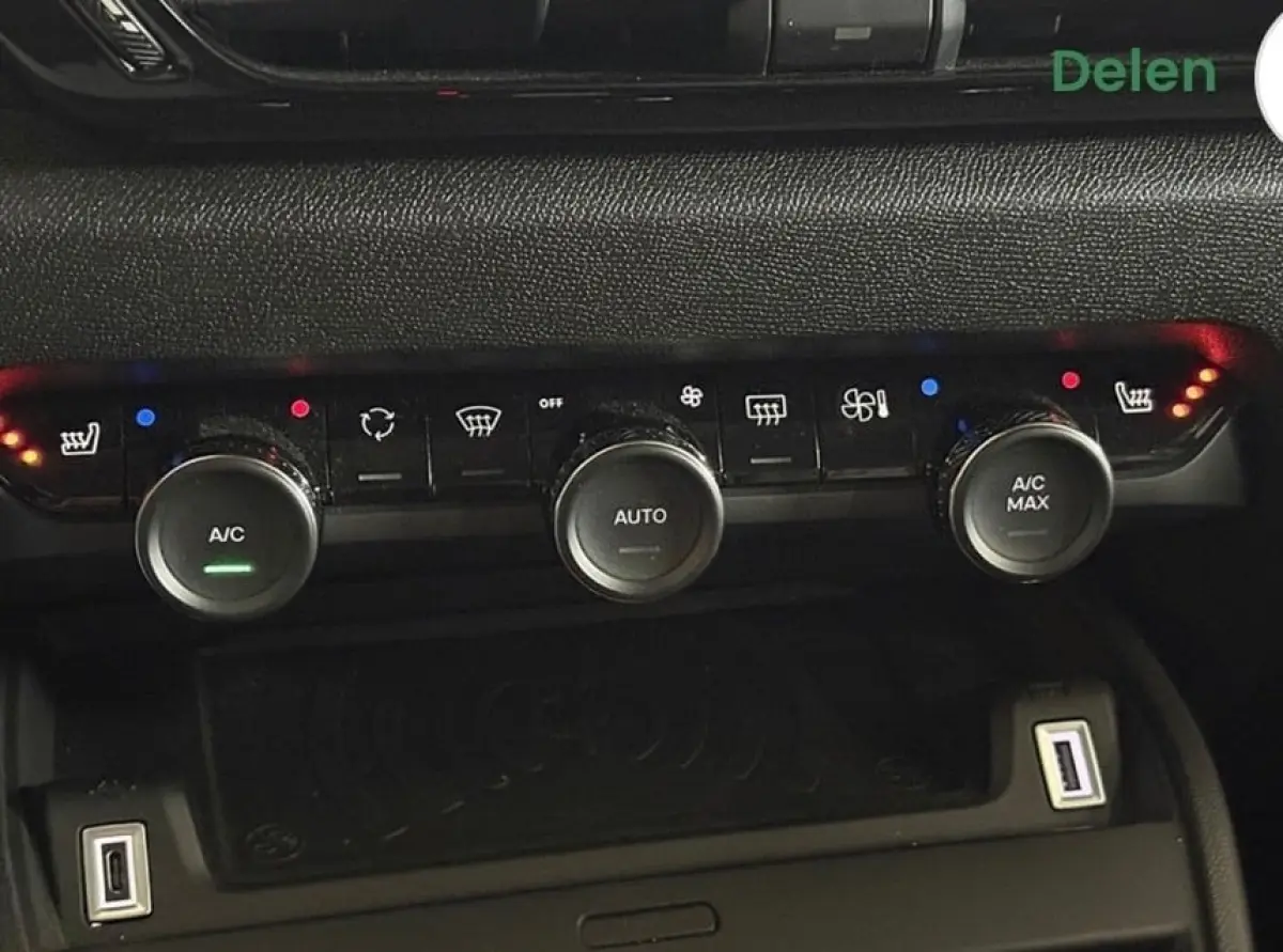 1.2 Hybrid 145pk Max 8 Jaar Garantie! | LEDER | Camers 360 | Stoelverwarming | Clima | Carplay | 18'' LMV | | Achterbank in delen neerklapbaar | Achterbank met armsteun en skiluik | Achterop