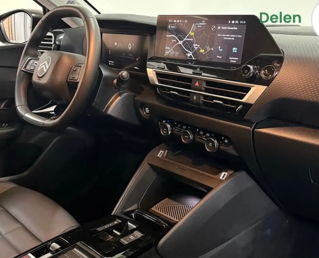 1.2 Hybrid 145pk Max 8 Jaar Garantie! | LEDER | Camers 360 | Stoelverwarming | Clima | Carplay | 18'' LMV | | Achterbank in delen neerklapbaar | Achterbank met armsteun en skiluik | Achterop