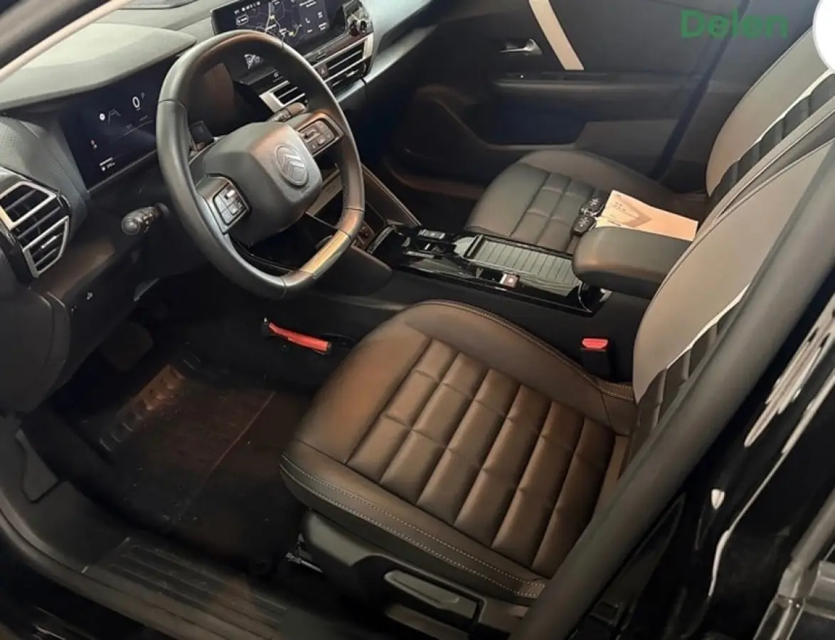 1.2 Hybrid 145pk Max 8 Jaar Garantie! | LEDER | Camers 360 | Stoelverwarming | Clima | Carplay | 18'' LMV | | Achterbank in delen neerklapbaar | Achterbank met armsteun en skiluik | Achterop